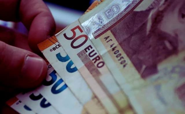 Bulgaristan Euro'ya Geçiyor: Alışveriş Yapanların %30-35'i Zaten Yeni Para Birimiyle Ödeme Yapıyor