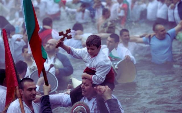 6 Ocak Bulgaristan: Yordanovden'in İnanç, Folklor ve Kış Ritüelleri