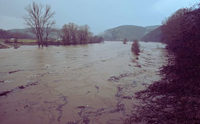 Sel Suları Krumovgrad'daki Köprüyü Yıkıp Taştı, Köy Kesildi