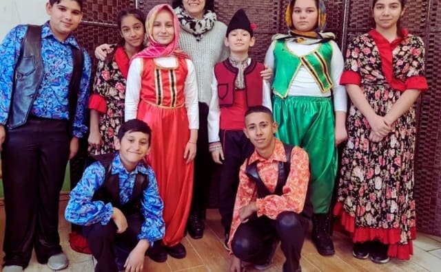 Bango Vasil, Bulgaristan'daki Roman Topluluklarına Sevinç Getiriyor: Romanların Yeni Yılı Kutlu Olsun!