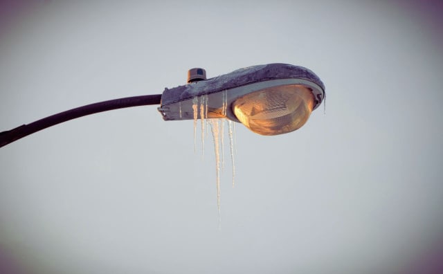 Sıfırın altındaki sıcaklıklar ülkeyi etkisi altına alırken Bulgaristan Salı günü buzla karşı karşıya