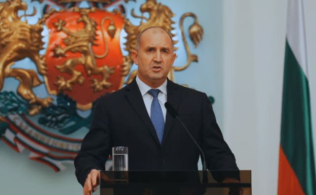 İstifa Sunuldu: Rumen Radev'in Cumhurbaşkanlığından Resmi Olarak Ayrılması Bulgaristan'da Yeni Siyasi Dönemin İşareti