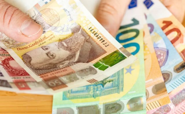 Bulgaristan Euro'nun Pürüzsüz Bir Şekilde Kullanıma Açıldığını Bildirdi: Leva'nın %58'inden Fazlası Çekildi, Piyasa İstikrarlı