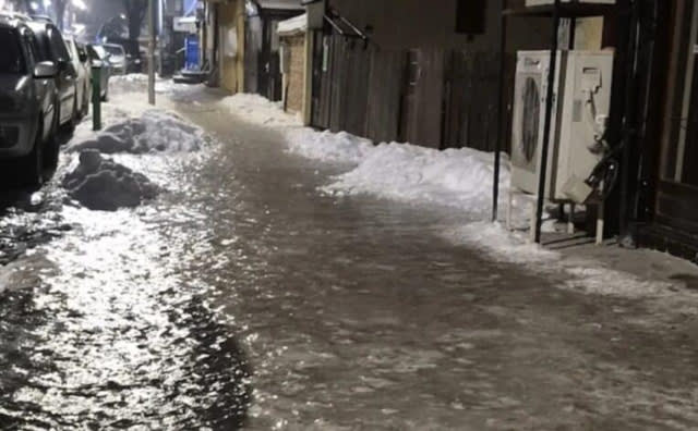 Bulgaristan'da Buzlu Kaos: Rusçuk Dondu, Kazanlık'tan Dağlara Giden Trafik Engellendi