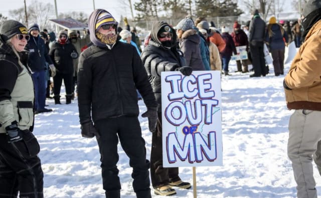 Minnesota'daki Federal Göçmen Akınına Kamuoyu ve Hukuk Baskısı Üzerine Geri Adım