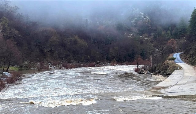 Ardino'da Sel Felaketi: Sular Altında Kalan Köprü, Altı Köyün Bağlantısını Kopardı