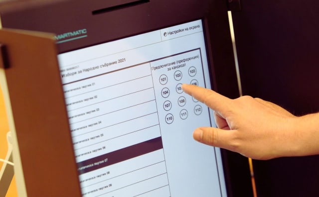 Bulgaristan Parlamentosu'nda 11 Saatlik Gerilim: Yurt Dışındaki Vatandaşların Oy Kullanma Hakkına Kısıtlama Getirildi