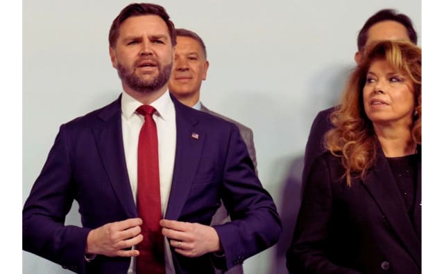 Milan Kış Olimpiyatları'nda Dikkat Çeken Kare: Bulgaristan Cumhurbaşkanı Yotova ve ABD Başkan Yardımcısı Vance Bir Arada