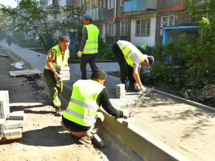 Мэр города Ярославля проверил ход ремонтных работ в Дзержинском районе