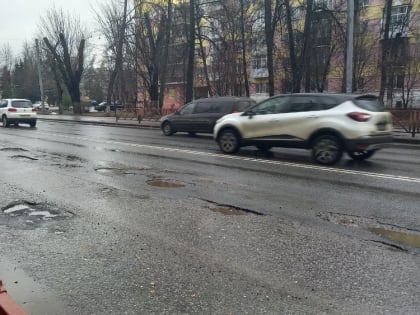 Мэрия Ярославля в выходные обещает начать ямочный ремонт отфрезерованного проспекта Октября