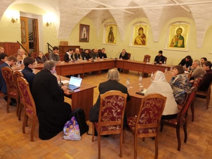 В ВЫСОКО-ПЕТРОВСКОМ МОНАСТЫРЕ МОСКВЫ ПРОШЕЛ КРУГЛЫЙ СТОЛ «ЦЕРКОВНОСЛАВЯНСКИЙ ЯЗЫК КАК ЯЗЫК МИССИИ»