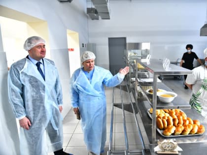 Мэр Ярославля Артём Молчанов проверил меню в школьных столовых