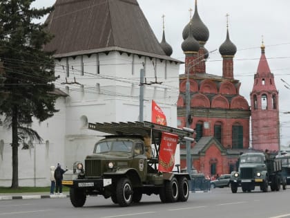 По Ярославлю прошла колонна военной техники