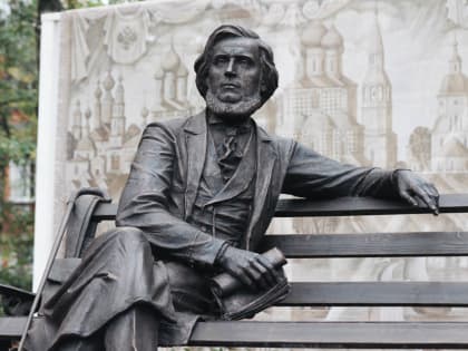 В Ярославле открыли памятник Константину Ушинскому