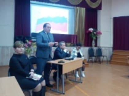 Глава района Андрей Сергеичев вместе с депутатом Ярославской Думы Николаем Бируком принял участие в собрании в Великосельской сельской школы