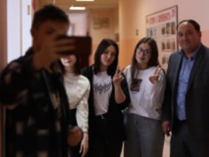 Глава района поздравил студентов Политехнического колледжа