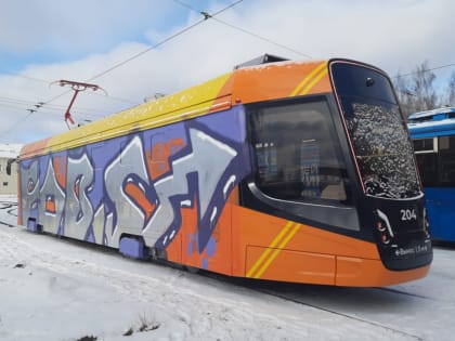 Изрисованный вандалами «Ятрамвай» отмоют за 2-3 дня