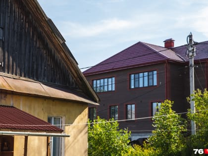 Душ-сарай и разруха вблизи особняков: гуляем по району Ярославля, похожему на глухую деревню