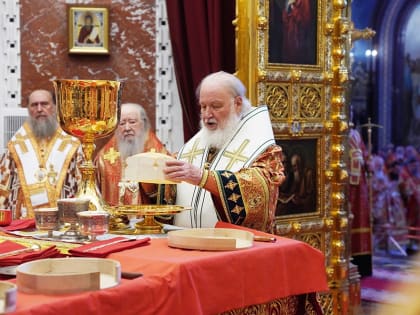 В ДЕНЬ ПАМЯТИ РАВНОАПОСТОЛЬНЫХ МЕФОДИЯ И КИРИЛЛА ПРЕДСТОЯТЕЛЬ РУССКОЙ ЦЕРКВИ СОВЕРШИЛ ЛИТУРГИЮ В ХРАМЕ ХРИСТА СПАСИТЕЛЯ