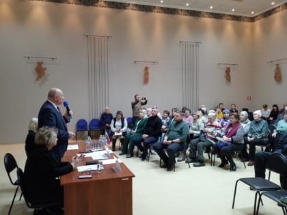 Глава района провёл встречу с жителями микрорайона Цветочный