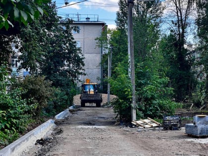 Детские городки во дворах Ярославля установят на заводские деньги