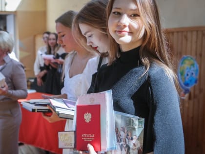 Выпускники Рыбинска получают аттестаты