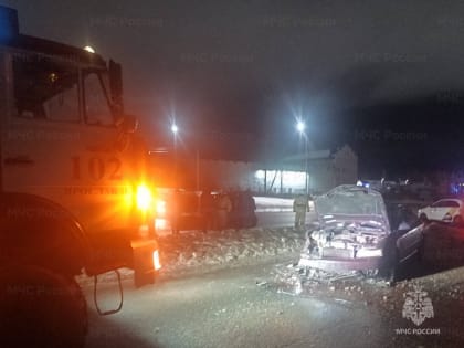 В Ярославле спасли застрявшего в машине человека