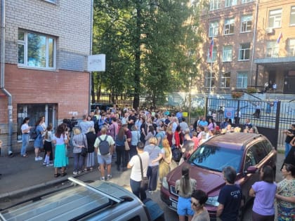 Протест родителей в Ярославле против объединения школ