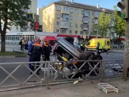 Удар был сильный: в центре Ярославля случилась смертельная авария