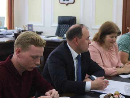 Артем Молчанов встретился с победителями грантовых конкурсов