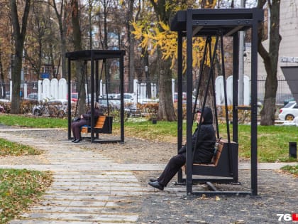 Парящие лавки и гамак: как после благоустройства выглядят скверы в центре Ярославля