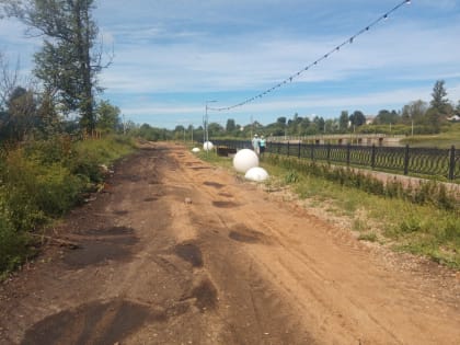 Третий этап благоустройства набережной реки Юхоти проводят в Большом Селе