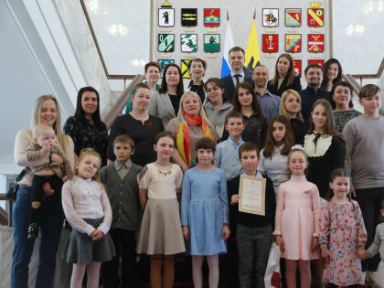 Начальник Управления Минюста России по Ярославской области поздравила победителей и призеров конкурса детского рисунка «Моя семья: традиции, объединяющие поколения»