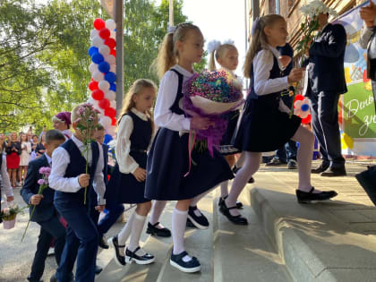 Артём Молчанов поздравил школьников Ярославля с Днем знаний