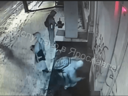 Центр Ярославля атаковали вандалы в масках