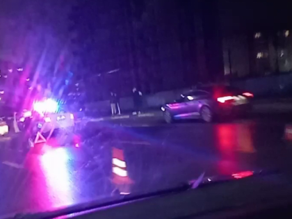 В Ярославле иномарка протаранила авто вместе с менявшими колесо людьми