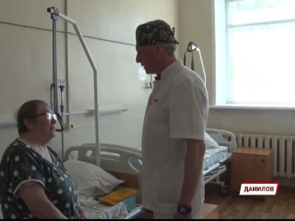 Лечит не только скальпелем: Первый Ярославский встретился с одним из лучших хирургов региона