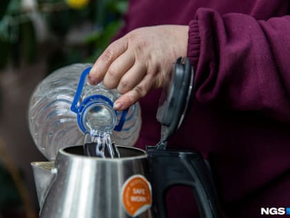 Вызывает рак и бесплодие: ученые заявили, что вода из пластиковых бутылок может быть смертельно опасна, — изучаем исследование