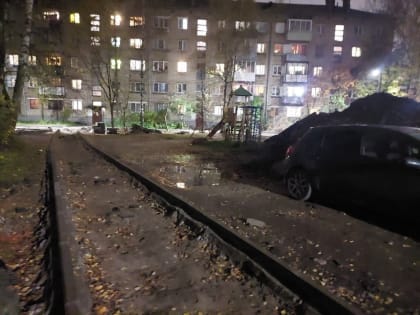 Проблемы с благоустройством во дворе на улице Пожарского продолжаются