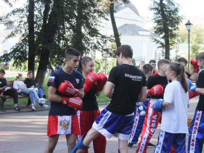 В Кировском районе Ярославля прошла патриотическая акция «Мы вместе!»