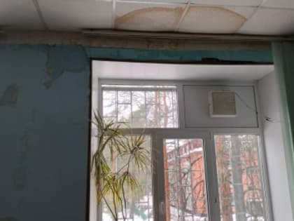 Оставлять школу с текущей крышей «под весну» недопустимо!