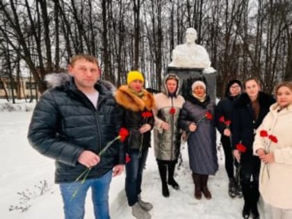 Ленин жил! Ленин жив! Ленин будет жить!