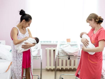 «Изнурительный кошмар», или Позднее счастье — мамы участвуют в яростных дебатах. А вы бы родили ребенка в 50 лет?