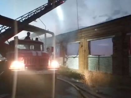 Пожар на мебельной фабрике в Рыбинске тушили 11 часов