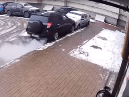 В Ярославле водитель устроила массовое ДТП во дворе жилого дома