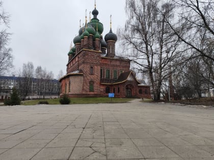 В Ярославле потрескалась новая плитка у церкви с 1000-рублевой купюры