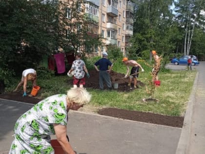 Константин Шлапак помог жителям Ленинского района в благоустройстве территорий