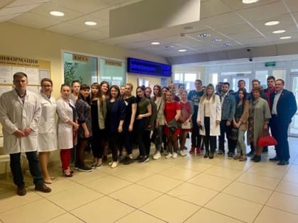 Антон Капралов вместе со студами Ярославского государственного медицинского университета посетил Ростовскую районную больницу