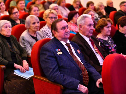 Артём Молчанов встретился с представителями городского Совета ветеранов