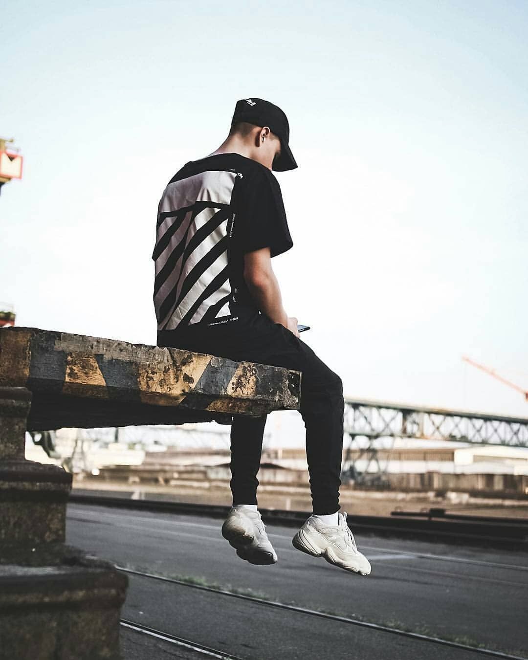 Off-White — từ industrial belt đến sneaker, tất cả đều trở thành biểu tượng streetwear 3